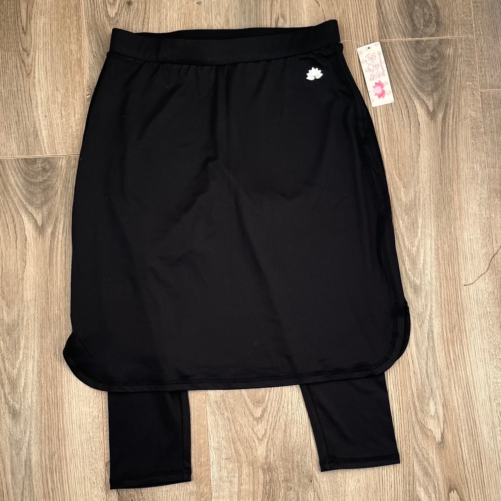 Snoga Athletic skirt size M NWT